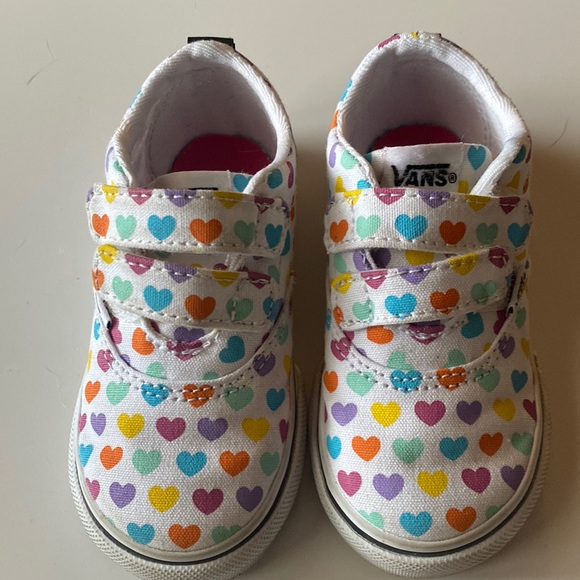 Toddler Heart Vans - Picture 1 of 4